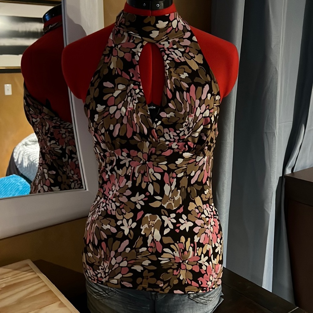 Flower print shirt ties around neck. - Picture 1 of 4